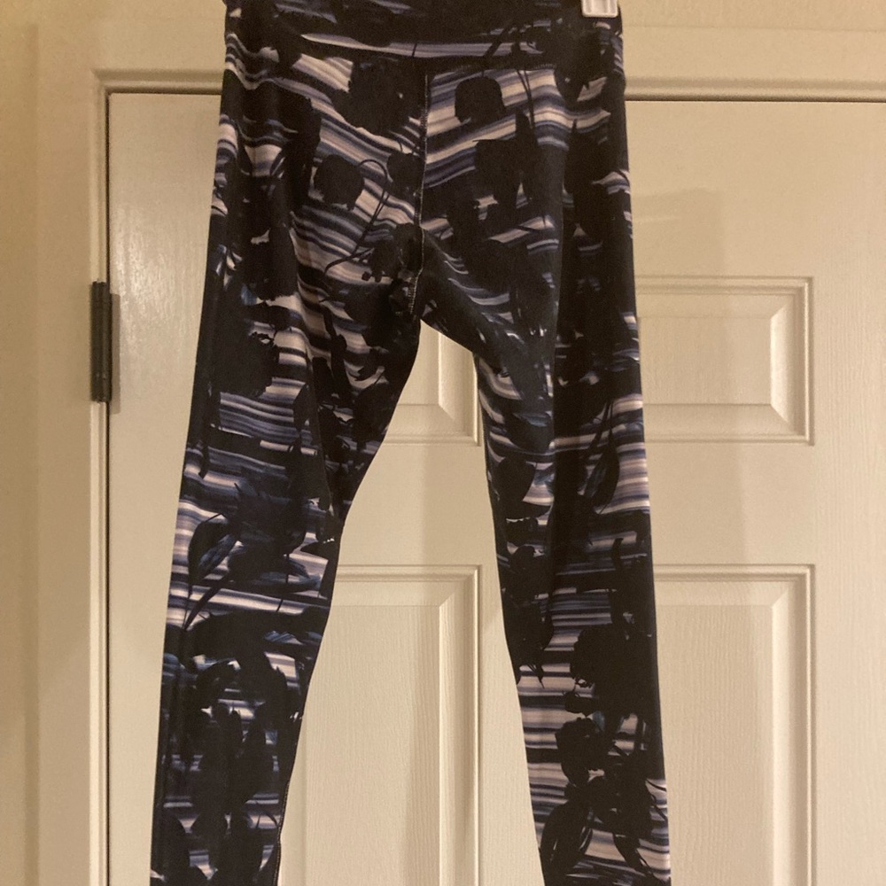 Fabletics high Waisted Small - Picture 2 of 3